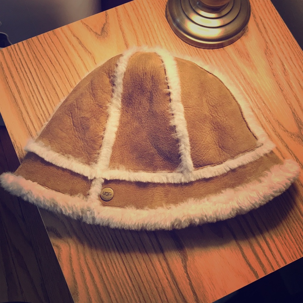 UGG sheepskin bucket hat